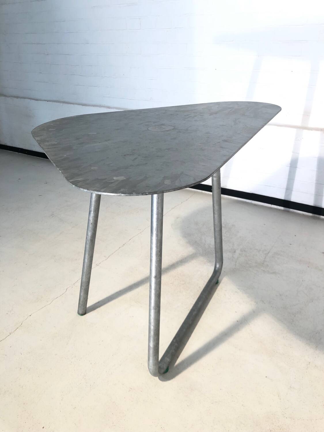 SPT steel table and its designer chair Atelier Serruys 2022