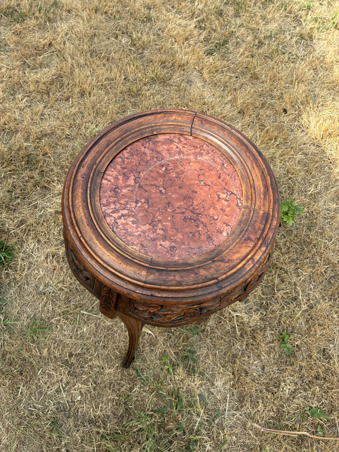 Guéridon or side table from the 1930s.