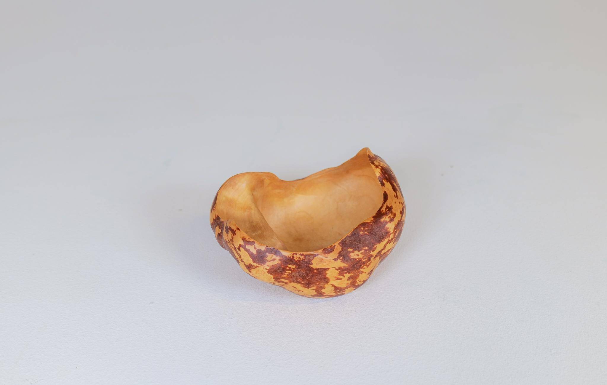 Set of 3 bowls in organic burl wood from Swedish folk art, circa 1960-1970.