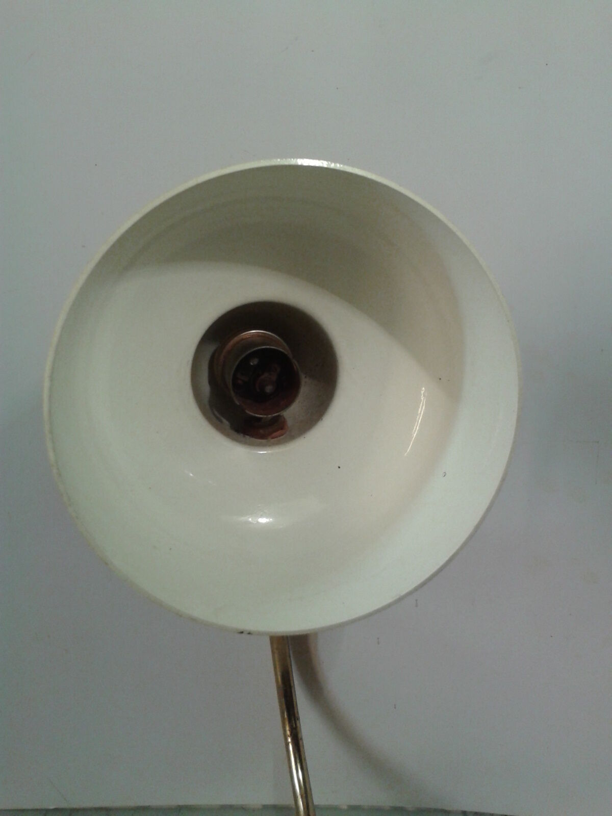 Lampe vintage  60 tôle laquée et laiton