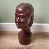 Buste de femme malgache à la coiffure