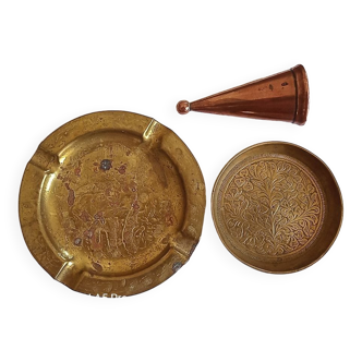 Copper measuring unit + an ashtray + a brass cup