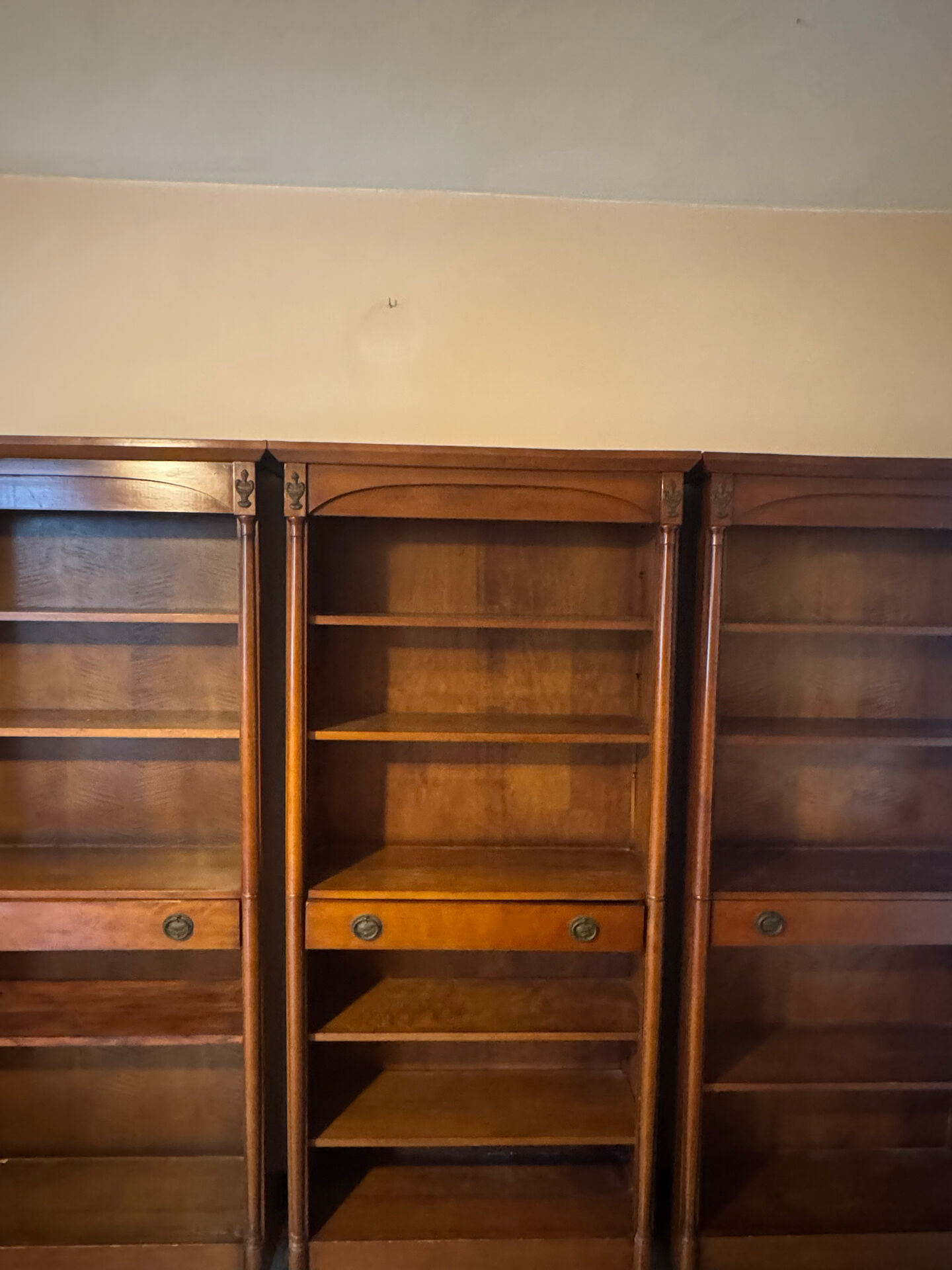 Bibliothèque ouverte en 3 pans style directoire