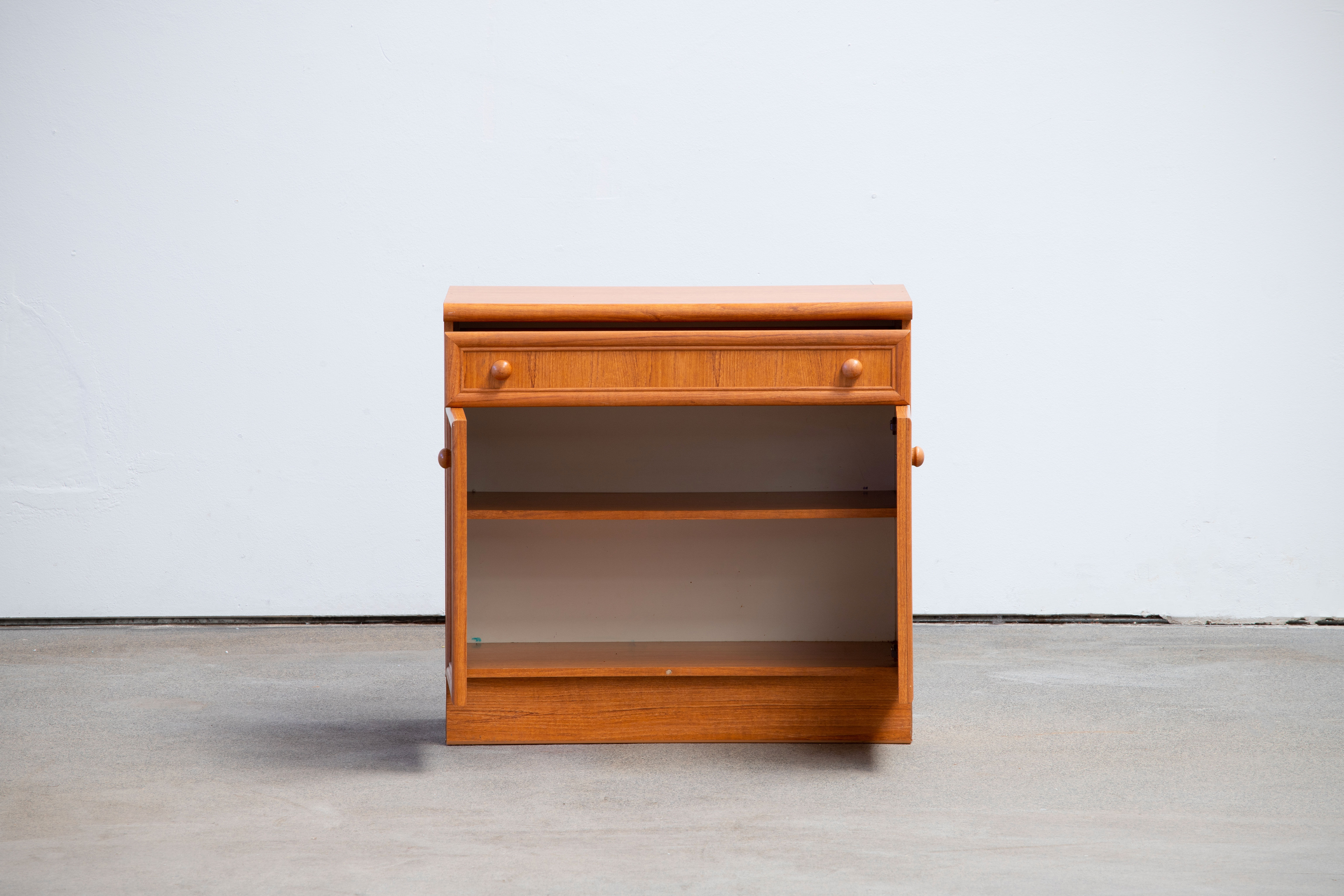 Scandinavian buffet 80 cm