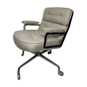 Lobby chair by Ray & Charles Eames for Herman Miller