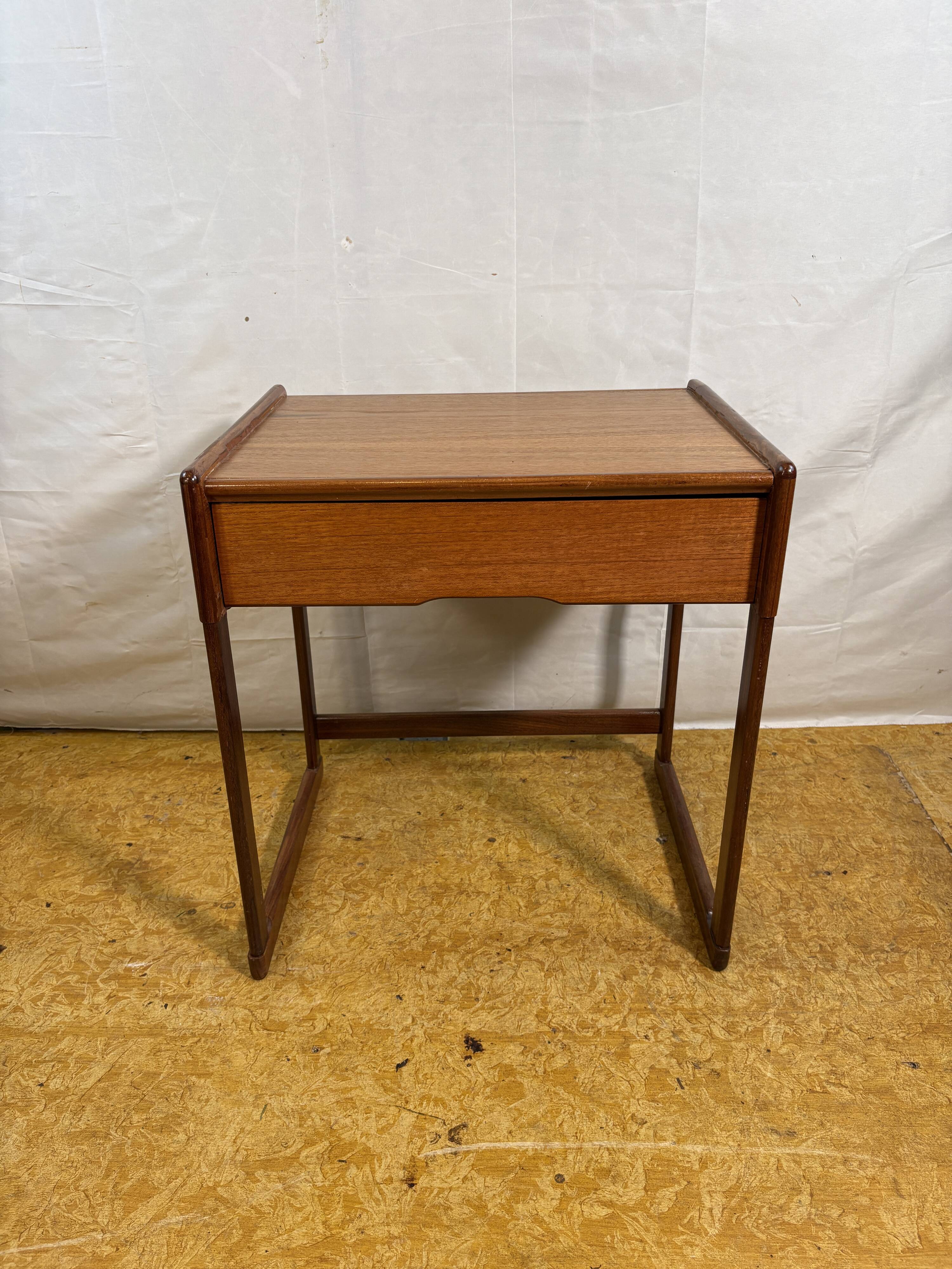 Table d'appoint G Plan en teck vintage – Moderne du milieu du siècle – Années 1960