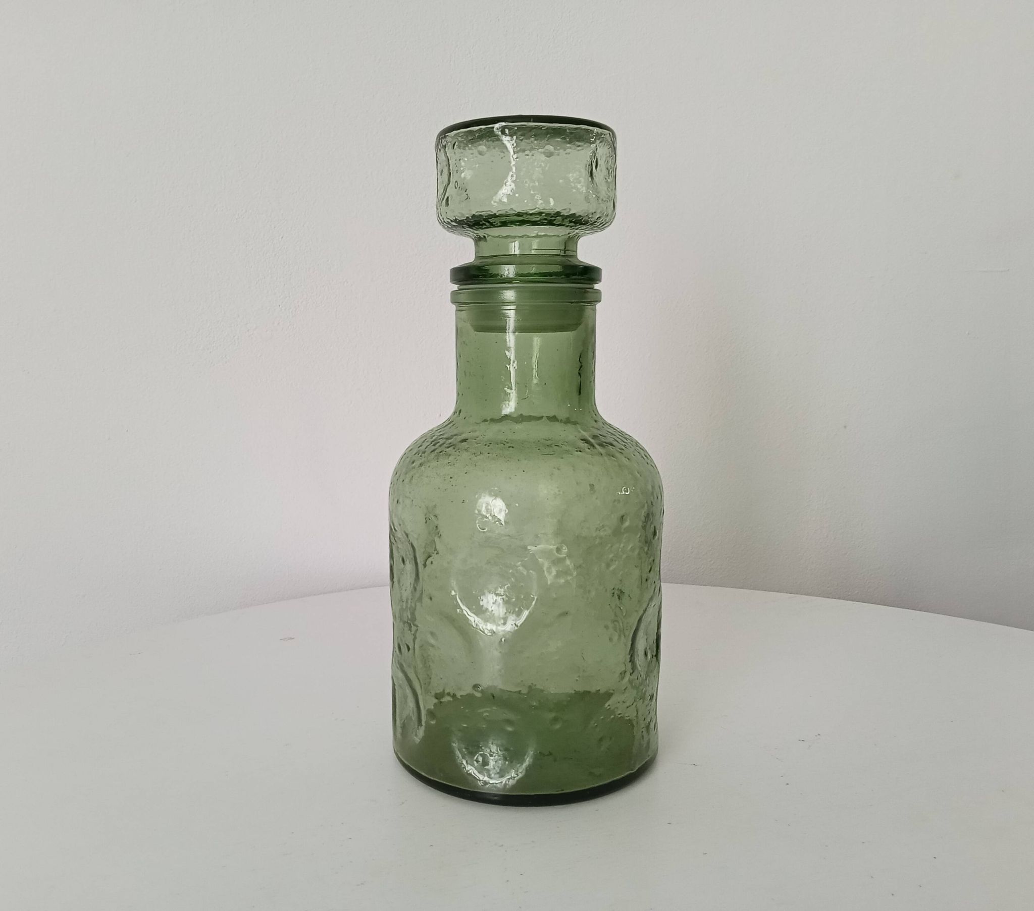 Carafe vintage années 60 en verre moulé bullé