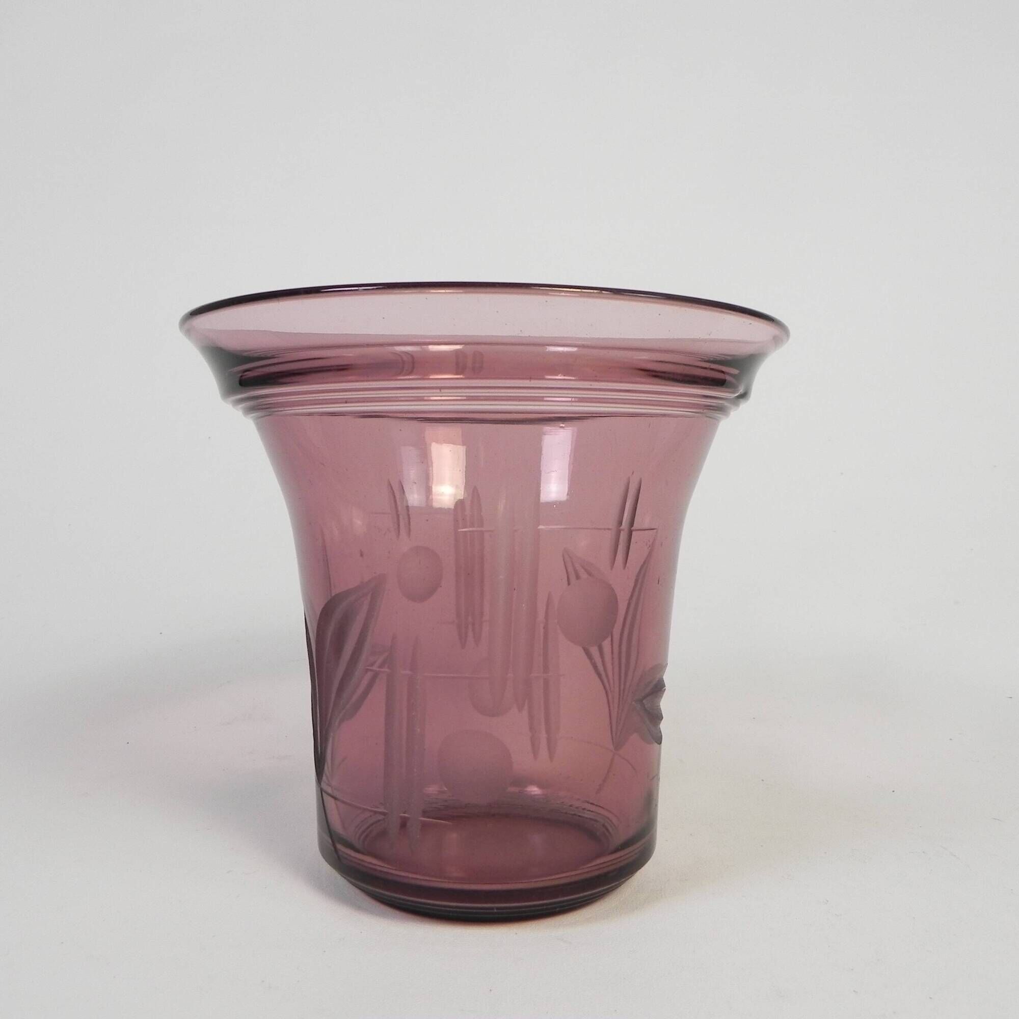 Art Deco vase with engraved geometric and floral motifs, 1930s