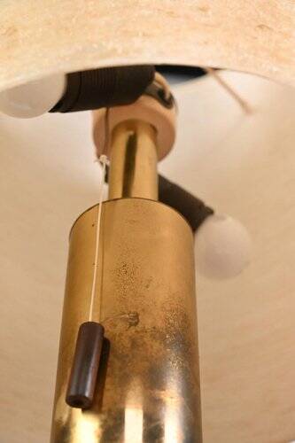 Lampe de table en teck et laiton