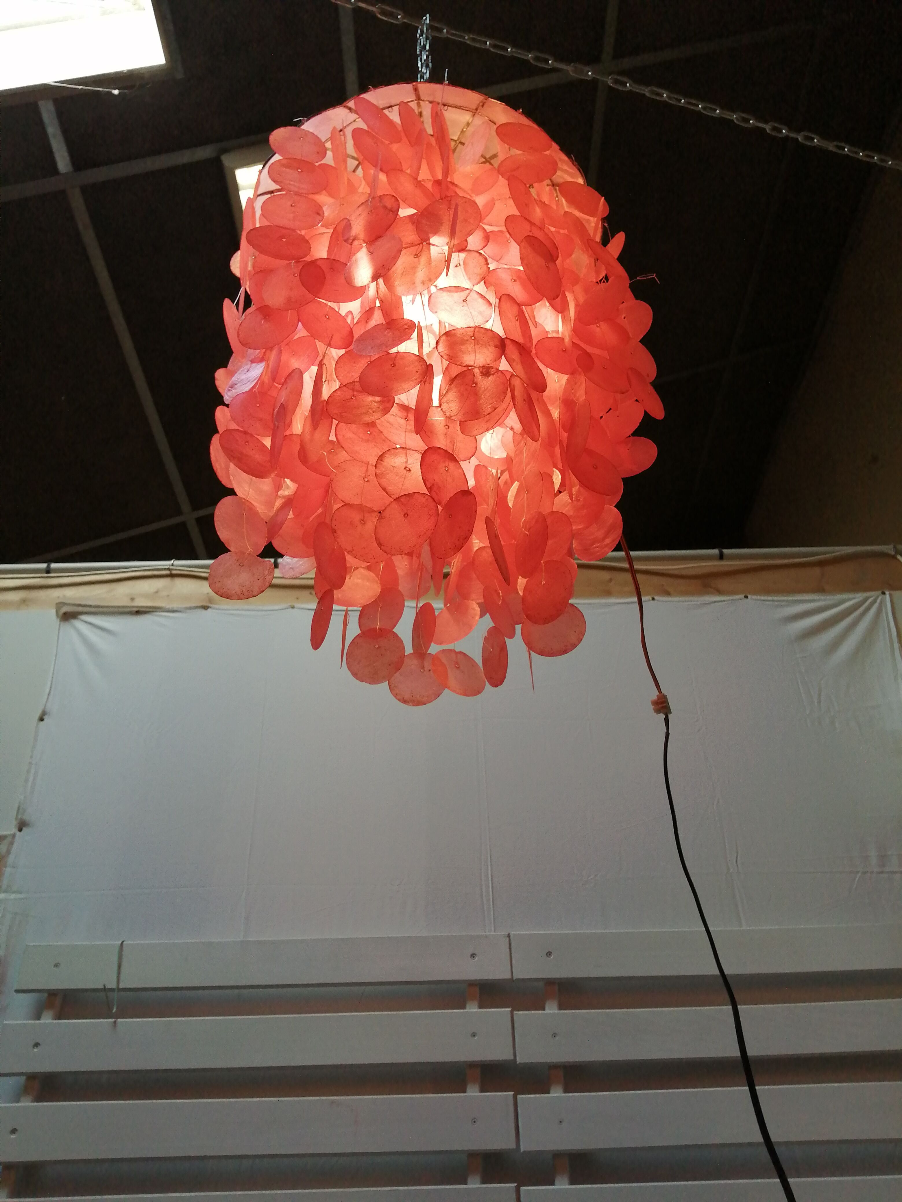 Suspension with pink mother-of-pearl tablets