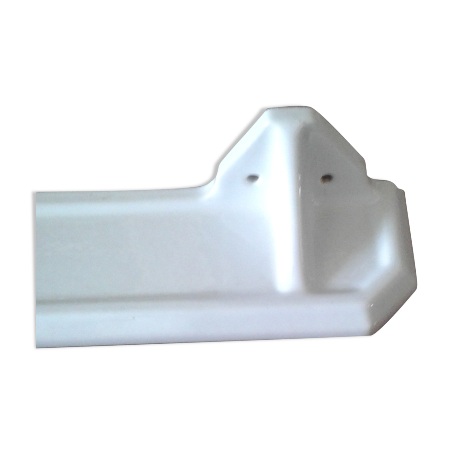 Ceramic wall shelf for bathroom