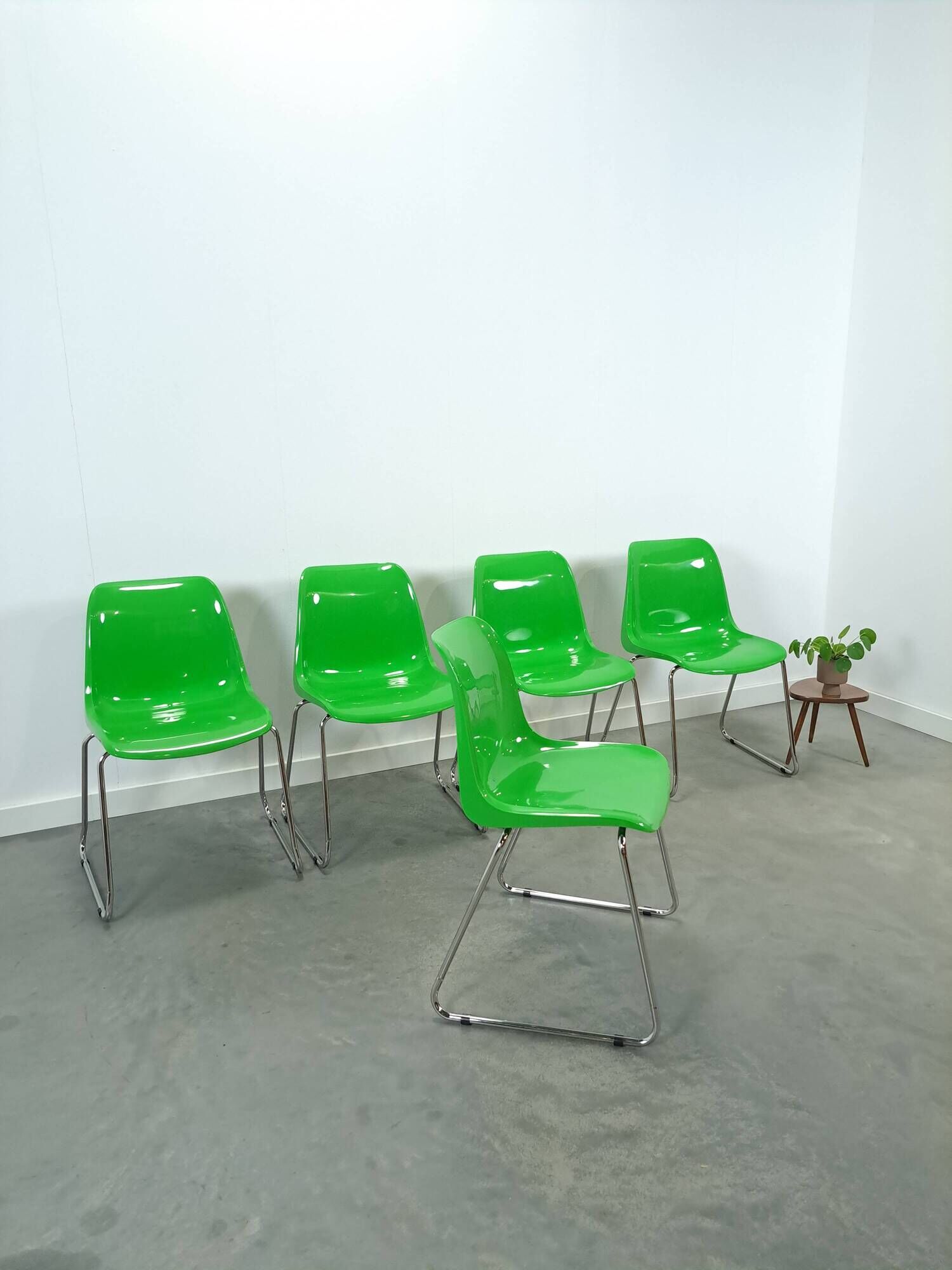 Set groene kunststof chromen buisframe stoelen Helmut Starke Zweden