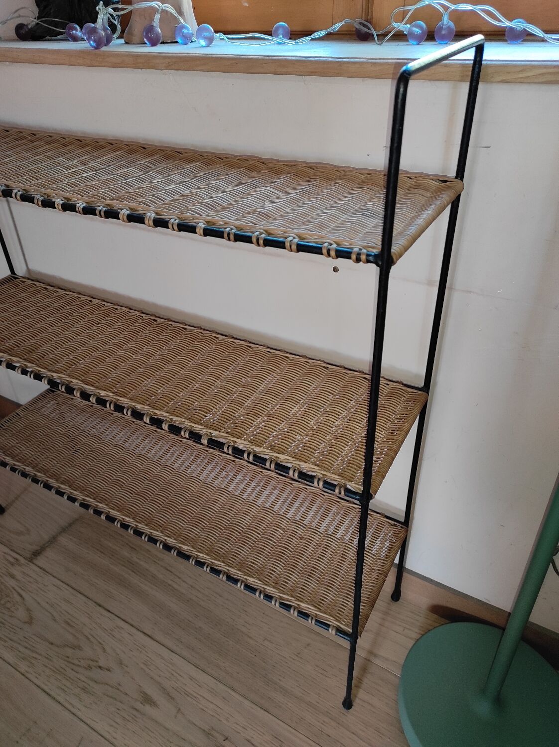 Rattan shelf and metal foot 50s