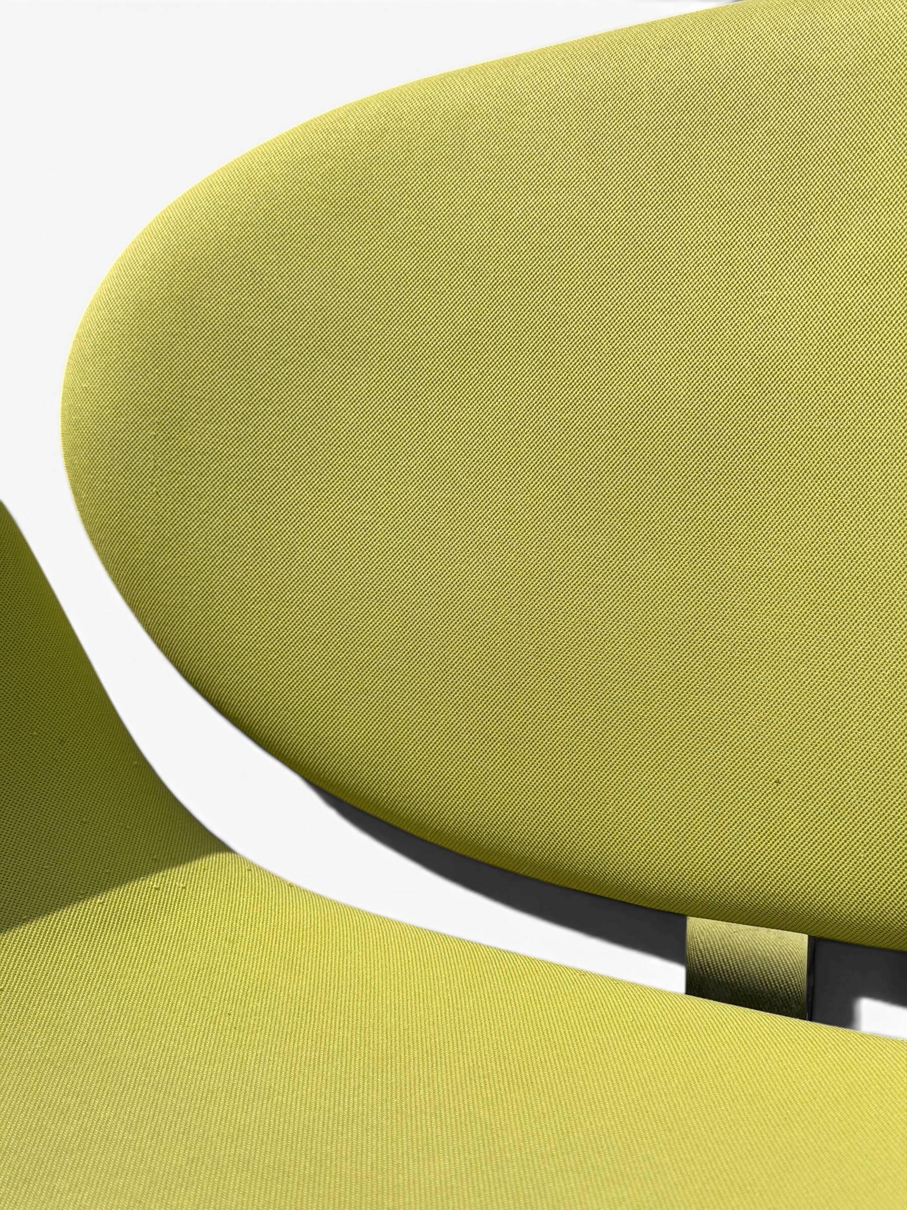 Fauteuil Little Tulip Pierre Paulin Artifort en tissu vert