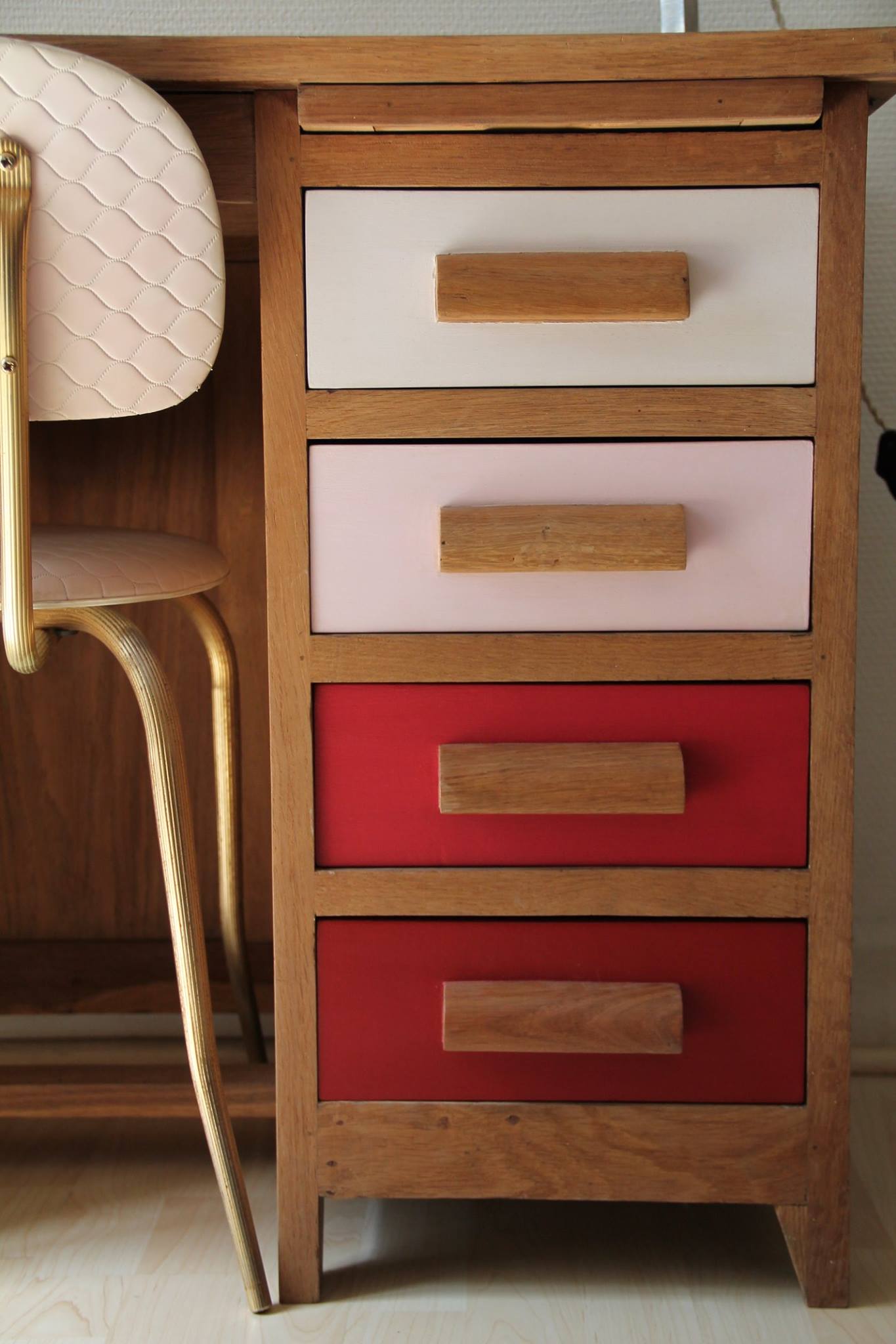 Children's desk in oak from the 60s and his chair