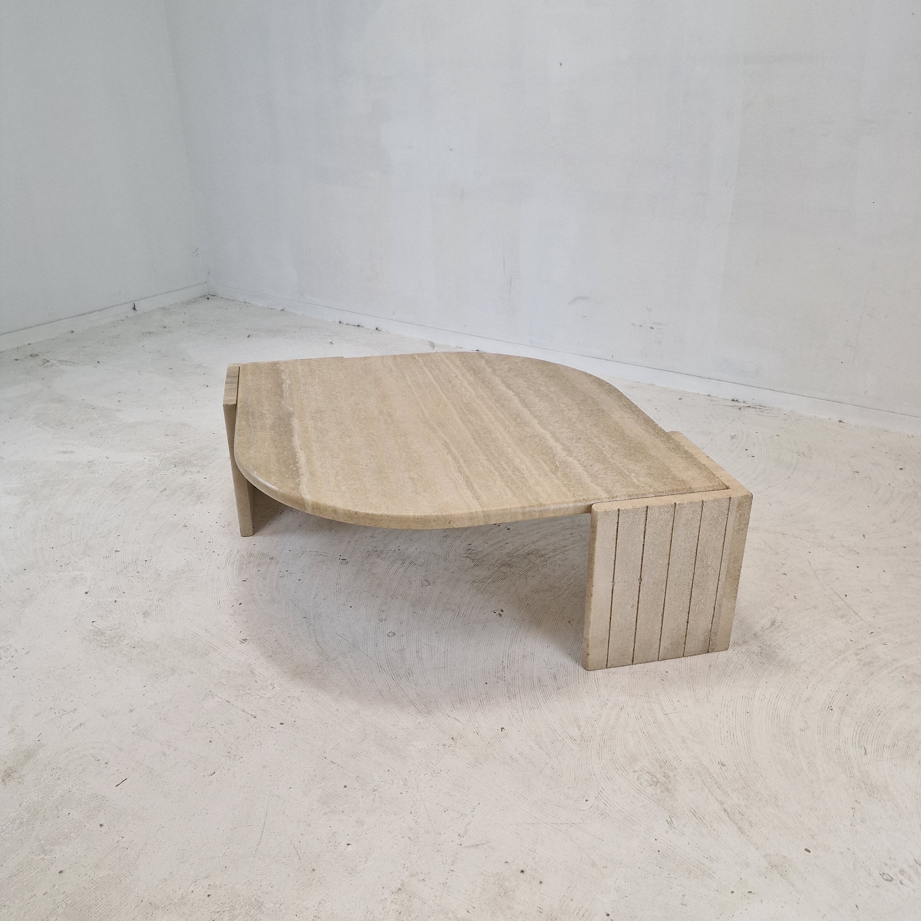 Italian Coffee Table in Travertine, 1980s