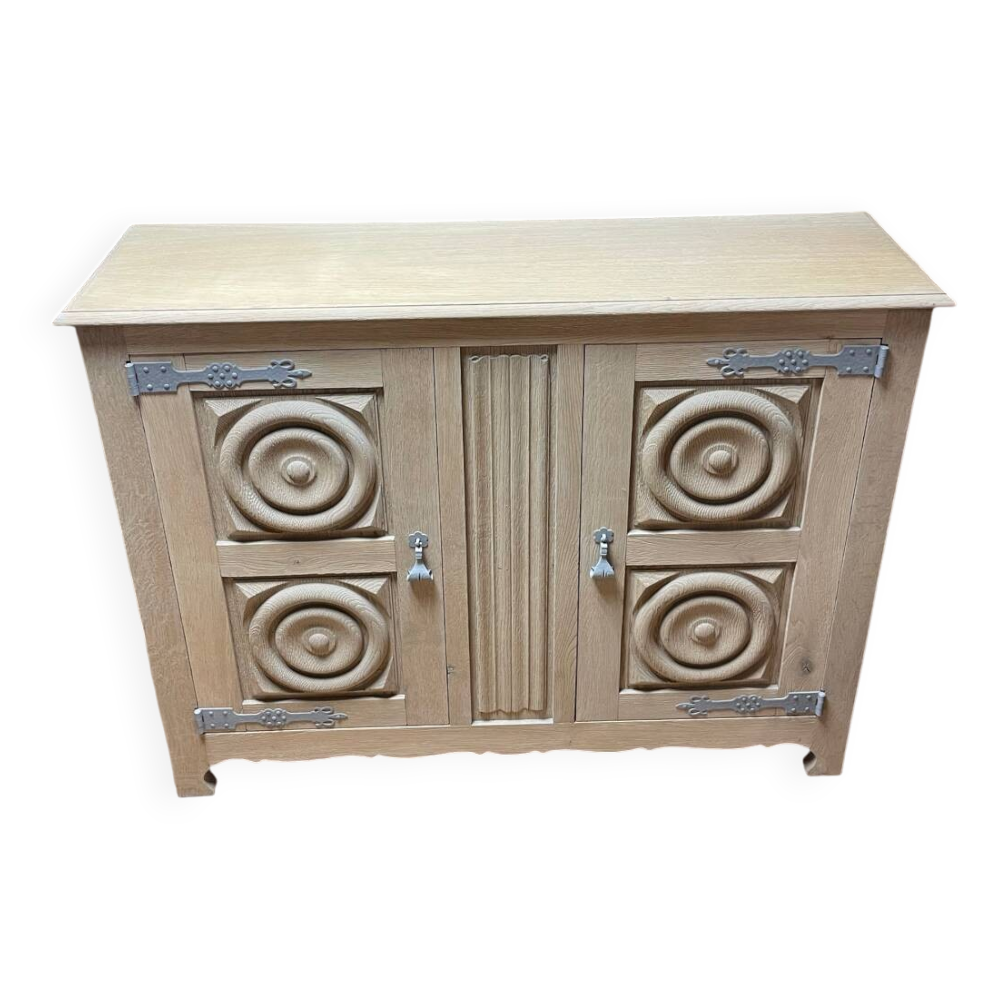 Low furniture in sanded/shot-blasted solid oak - Breton style