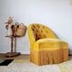 Fauteuil crapaud velours capitonné jaune