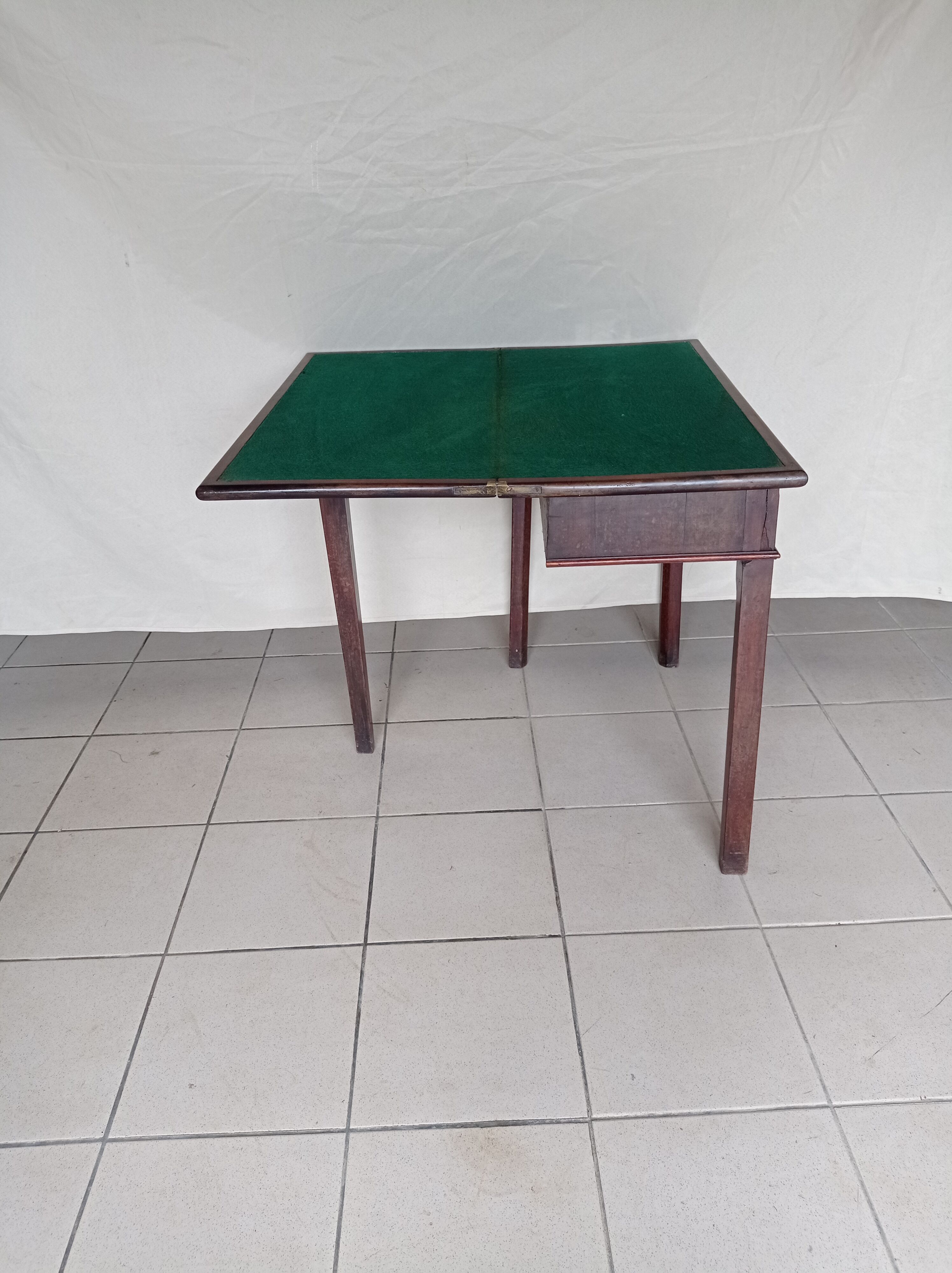Gaming table