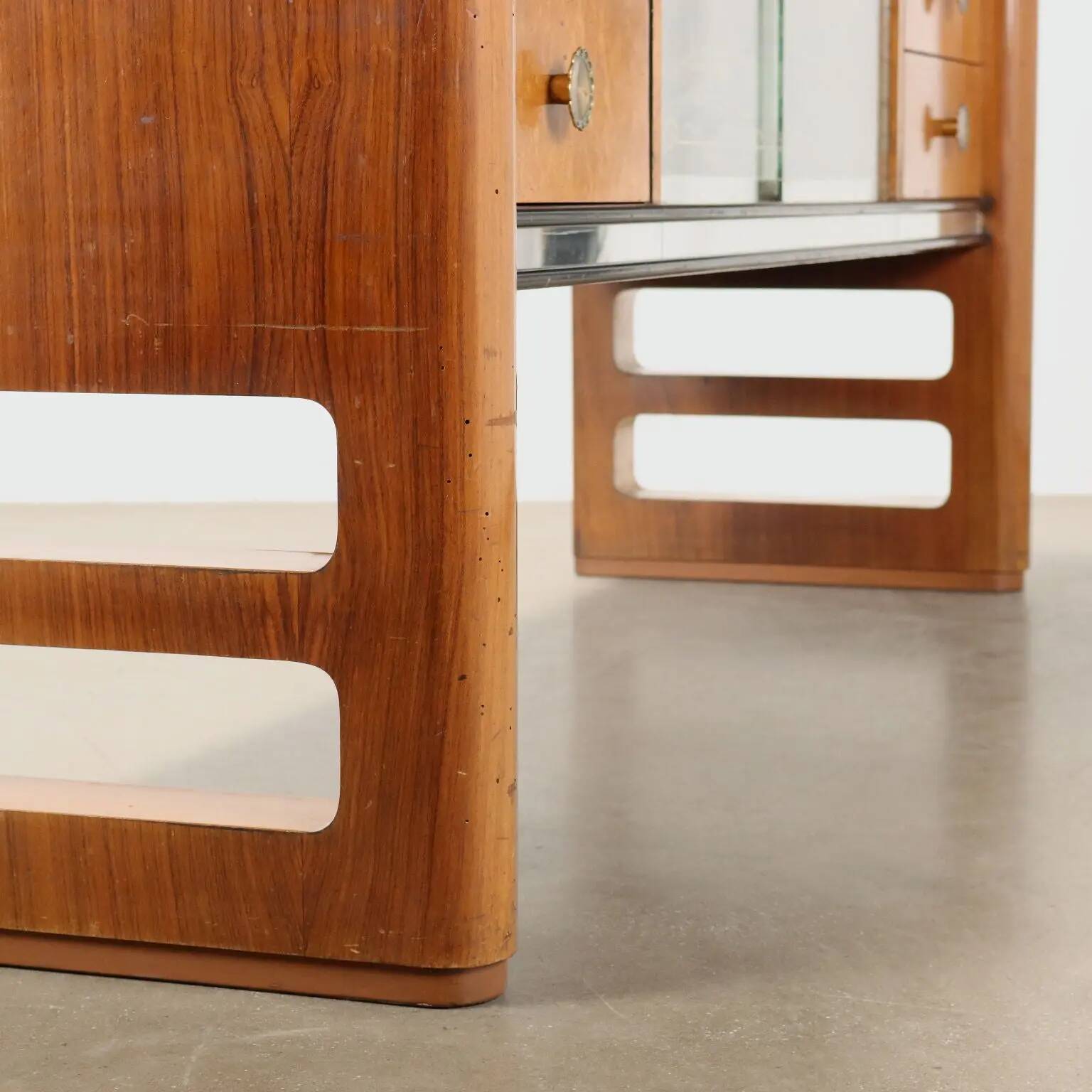 Buffet vintage Palazzi dell'Arte Cantù en noyer et laiton, Italie, années 1940