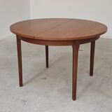 Round extendable teak table 1970