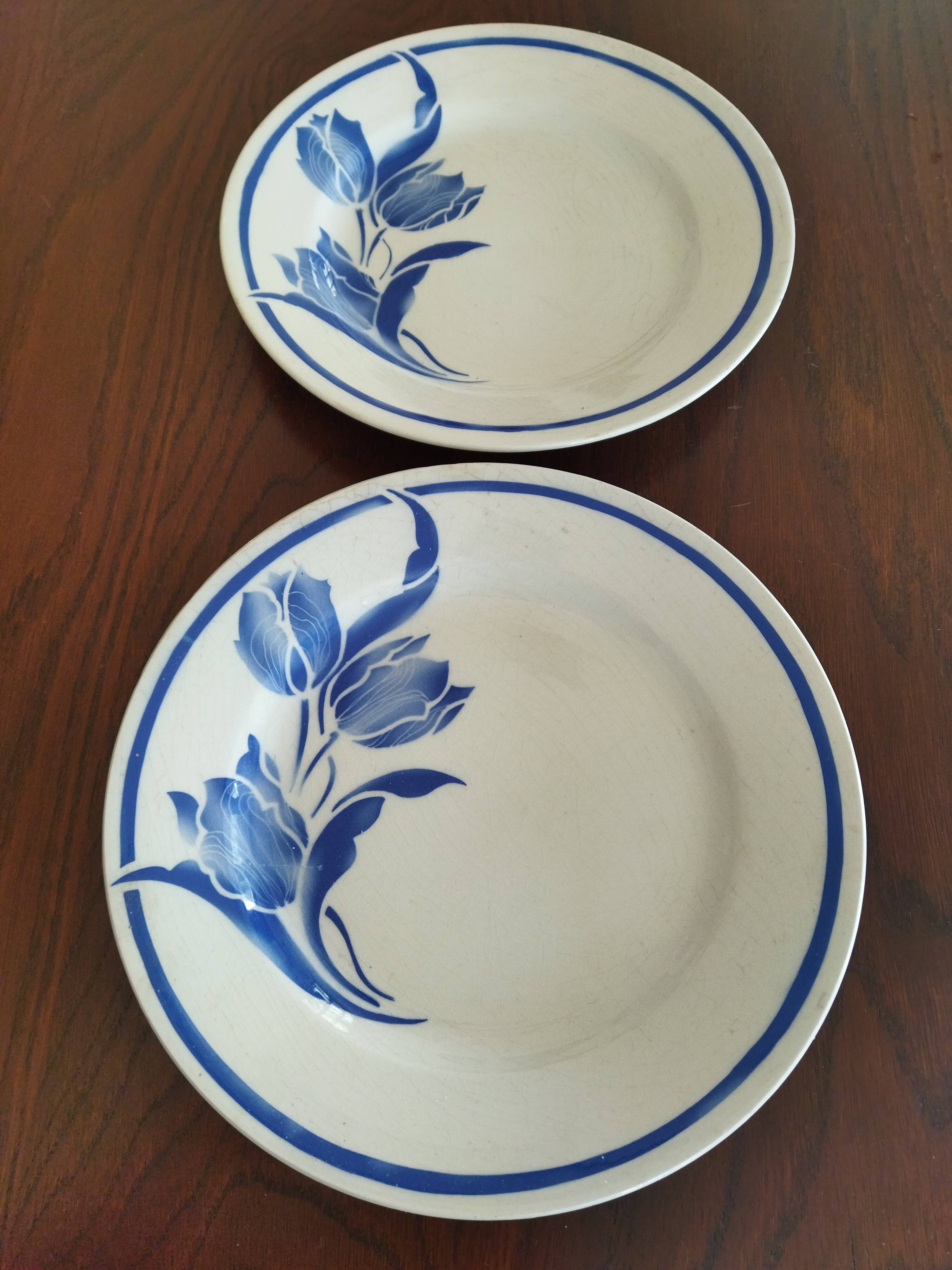 8 French earthenware dinner plates (Gien Sarreguemines Digoin Moulin des Loups Orchies)