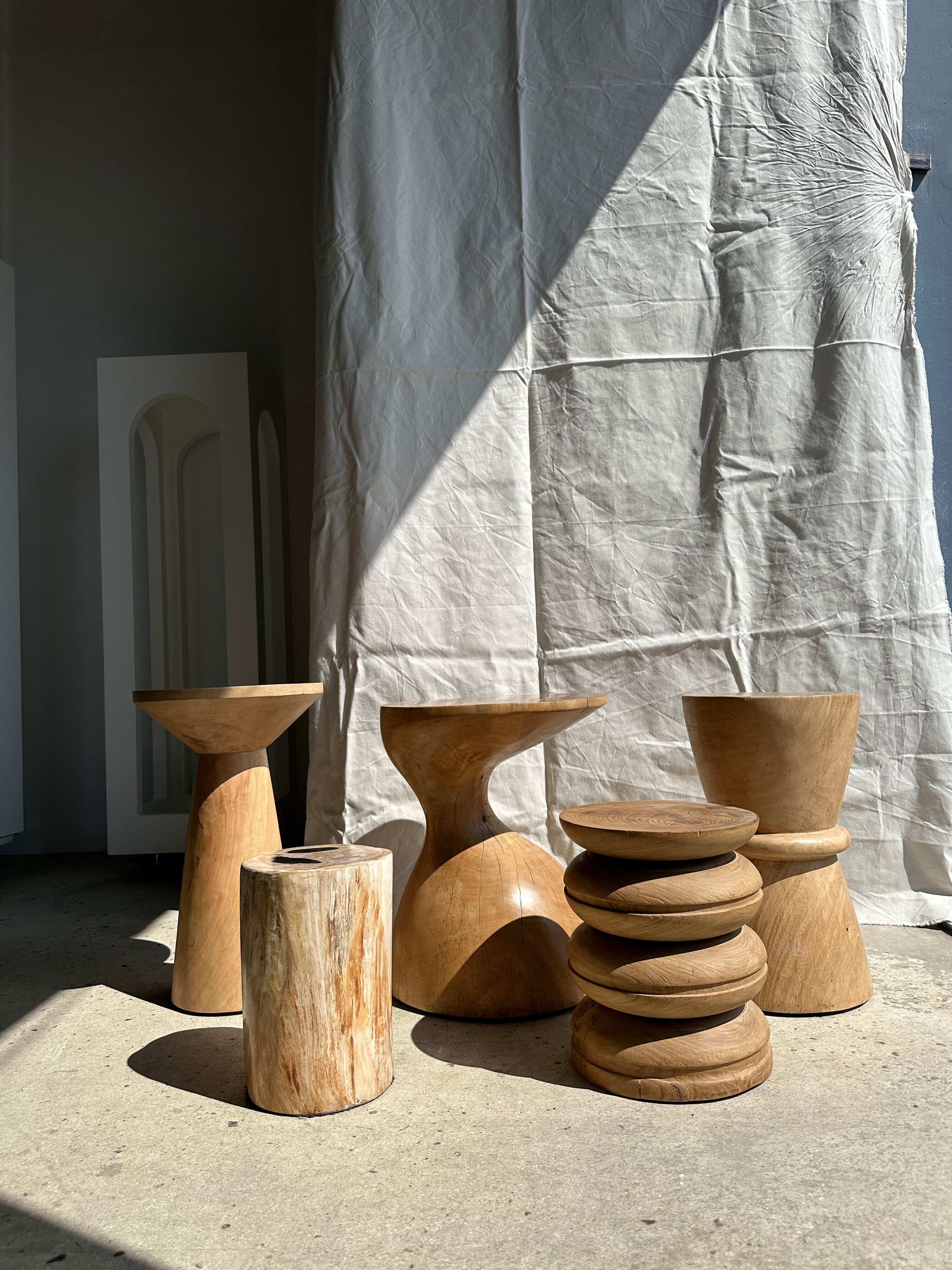 Side table, end of sofa in natural mango monoxyl conical tray H:50cm