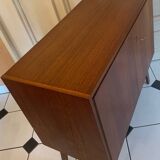 Sideboard compass feet