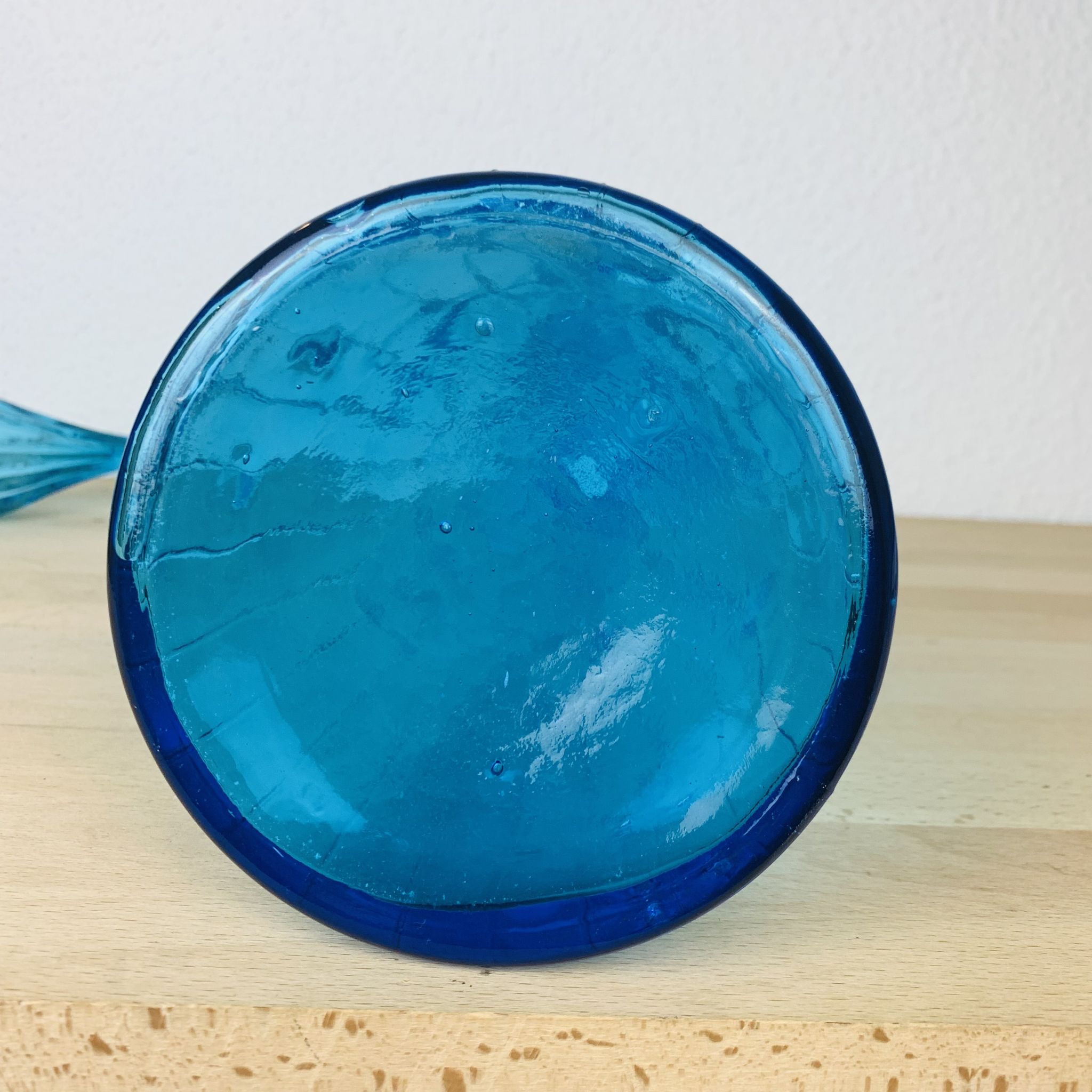 2 Italian Empoli decanters 66 cm mouth-blown glass