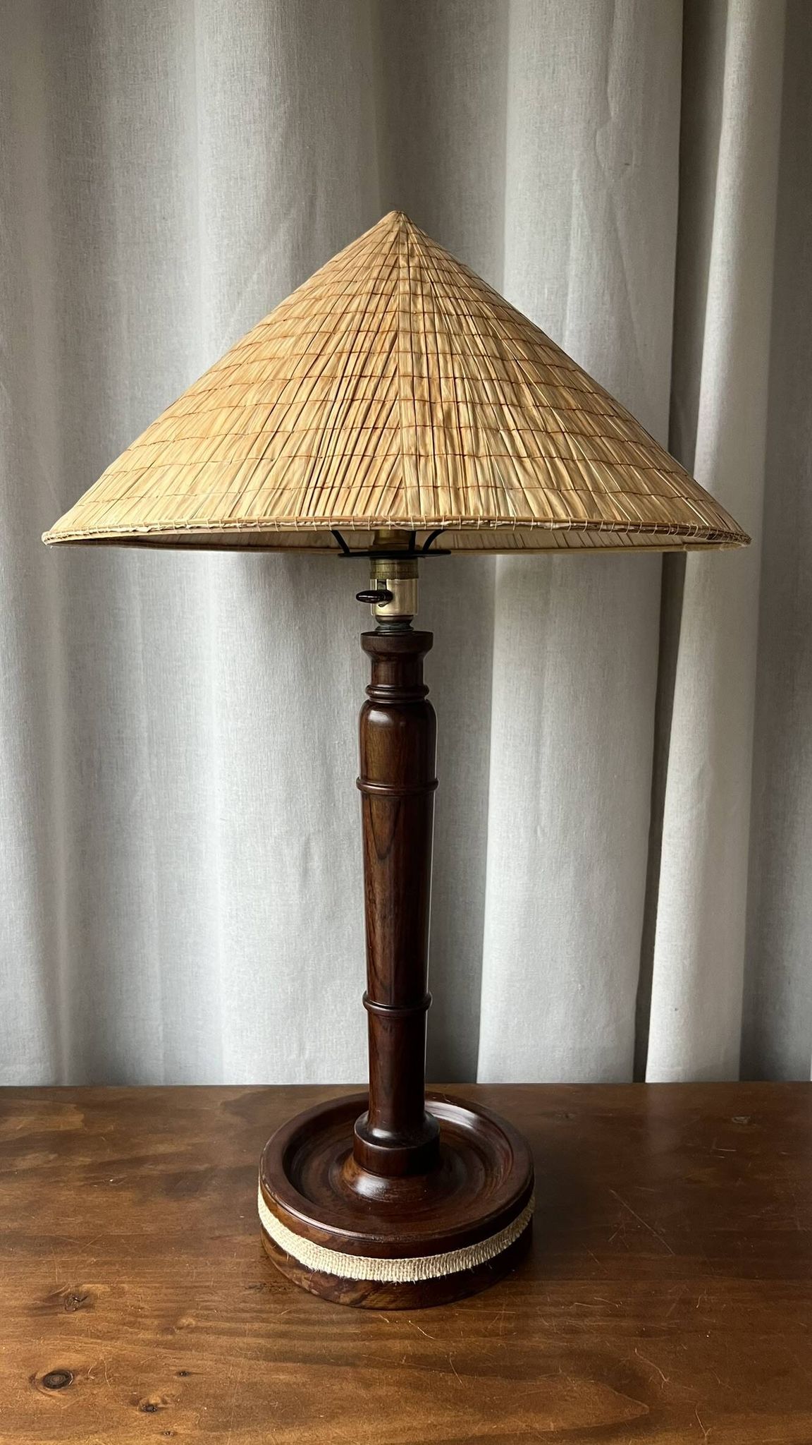 Large mahogany lamp with straw shade – "travel" spirit