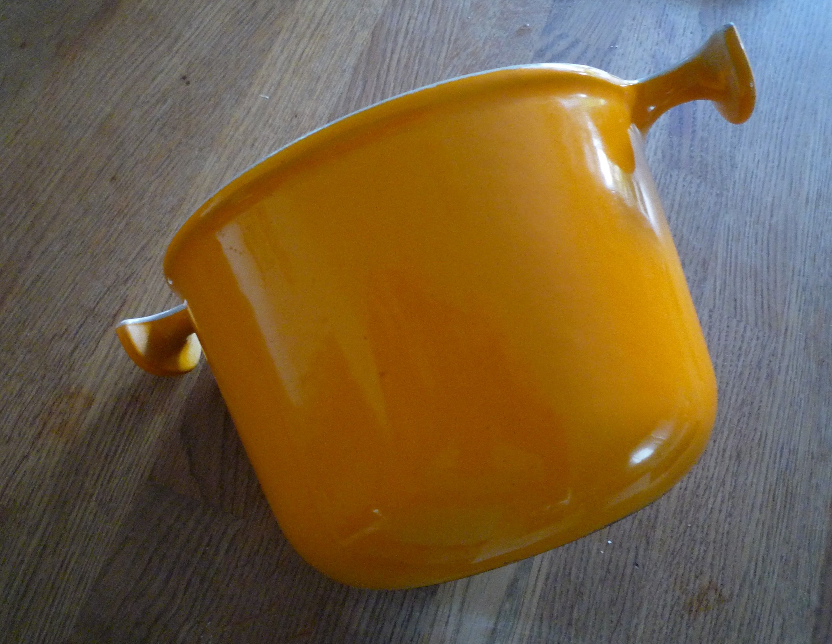 Pot à fondue Le Creuset par Enzo Mari fonte émaillée, 70s