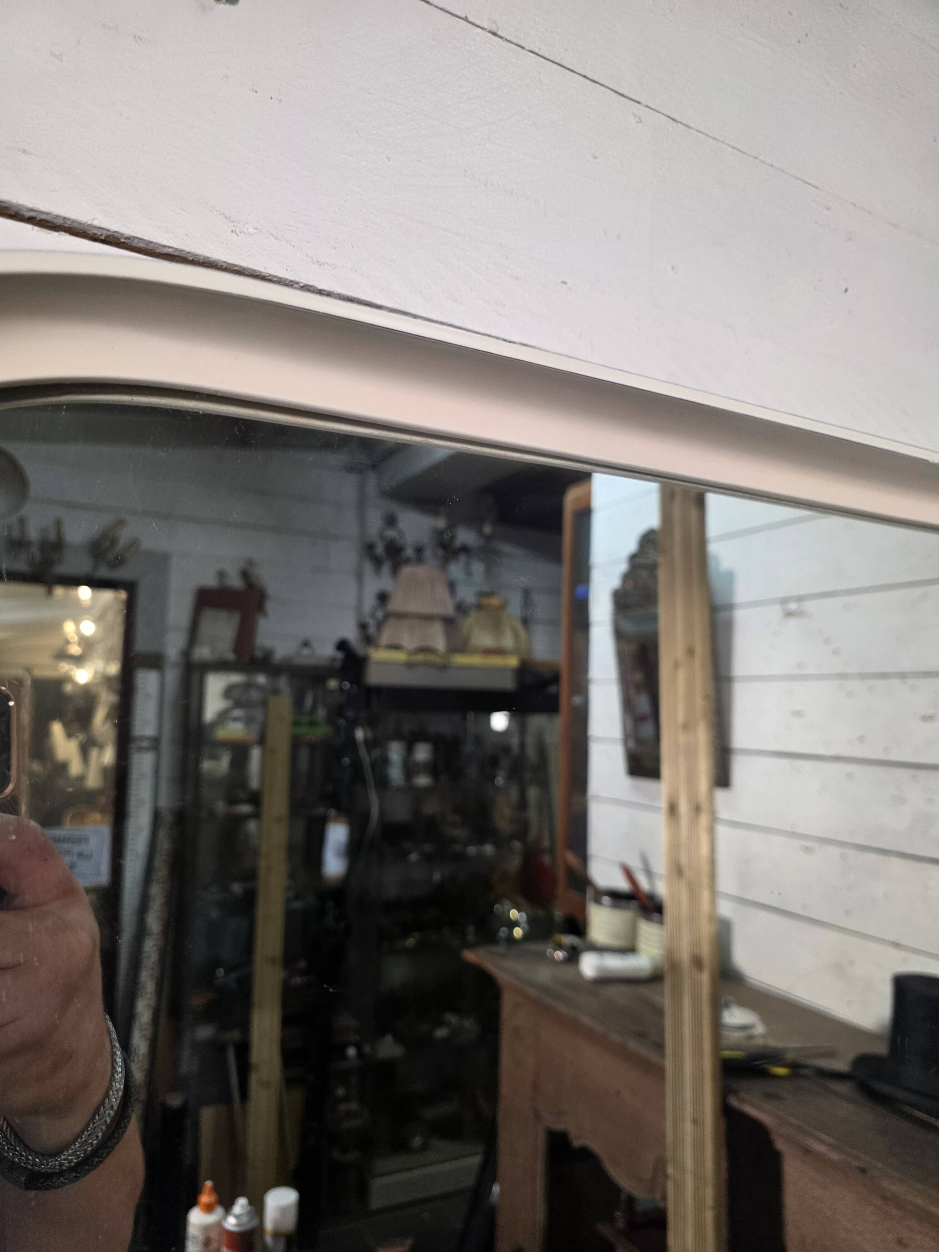 Oval mirror in white lacquer from the 1970s.
