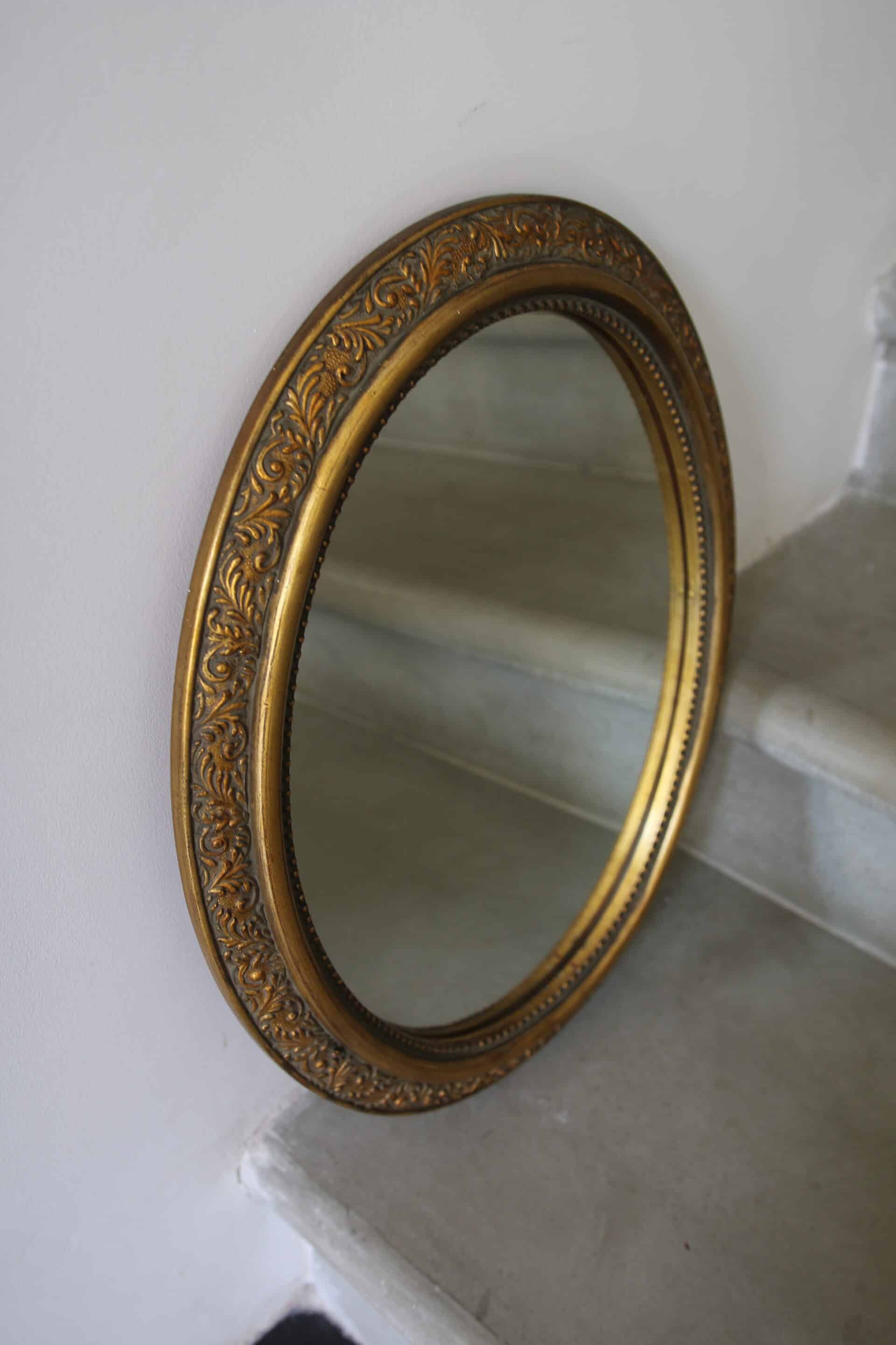 Oval gold mirror in Napoléon III style