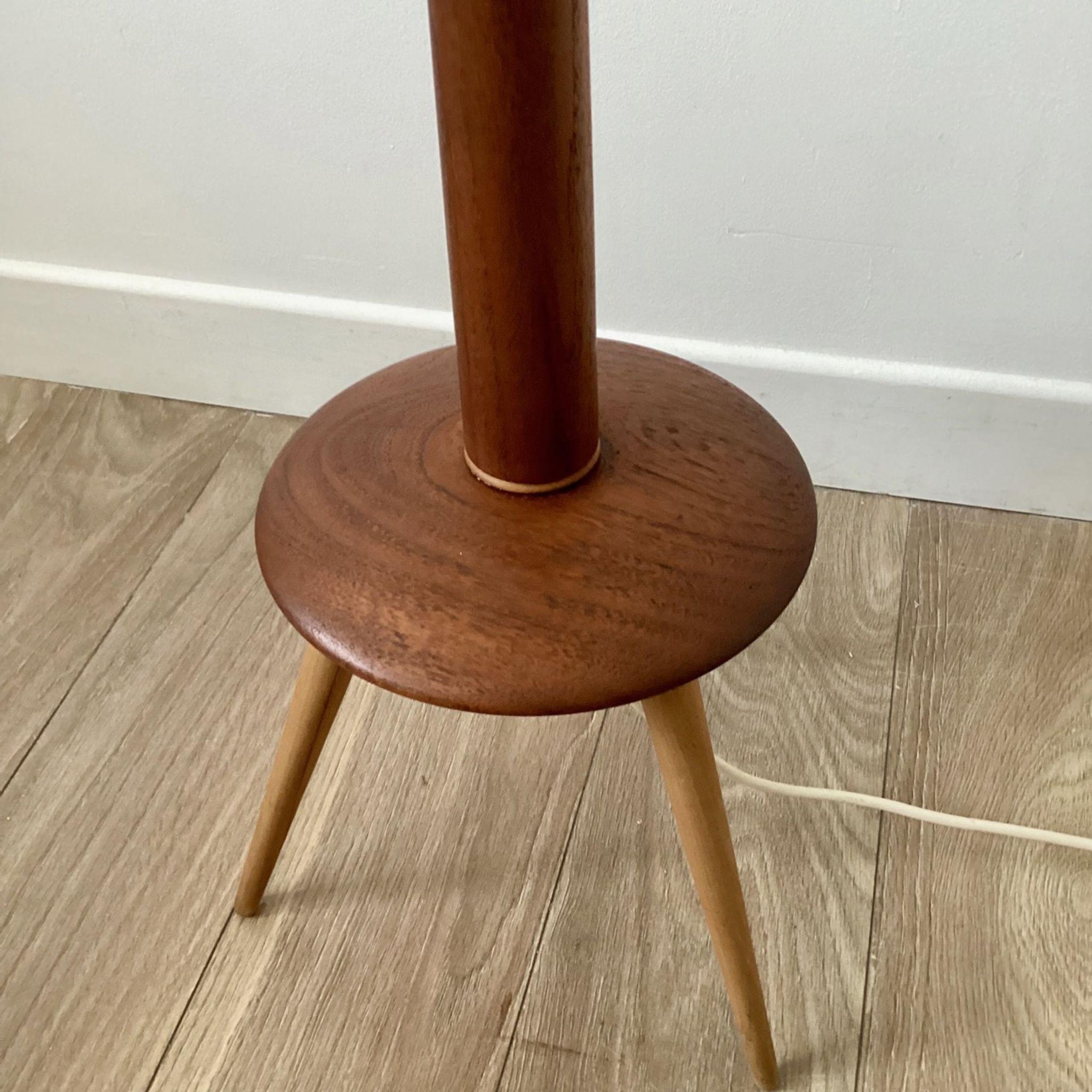 Lampadaire scandinave en teck