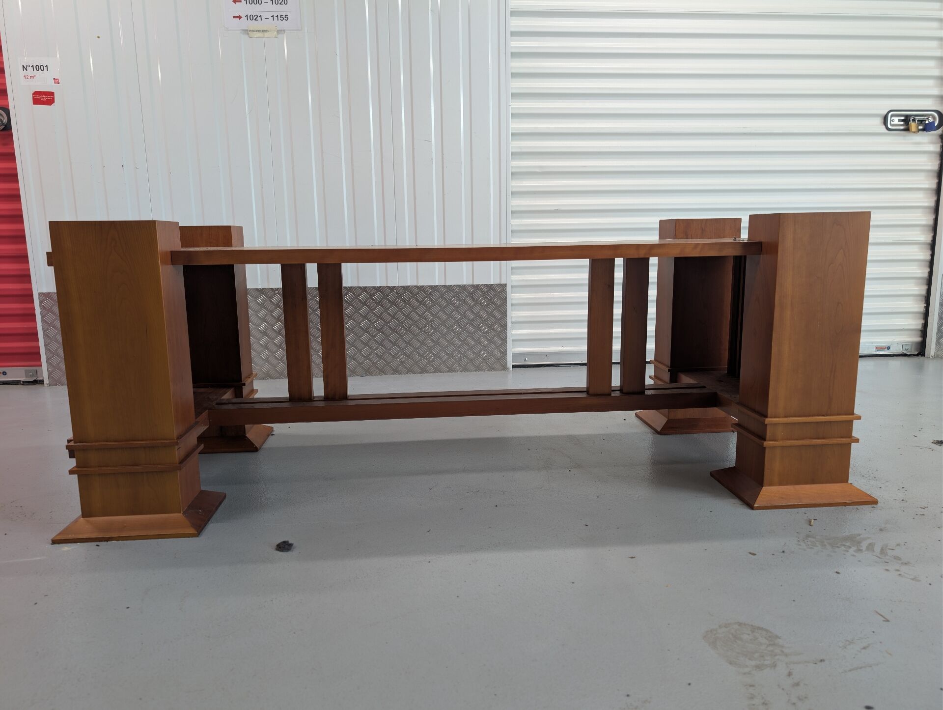Dining table "Allen 605" in solid cherry by Frank Lloyd Wright p