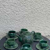 Service to the ceramic enamelled chiseled green and vintage