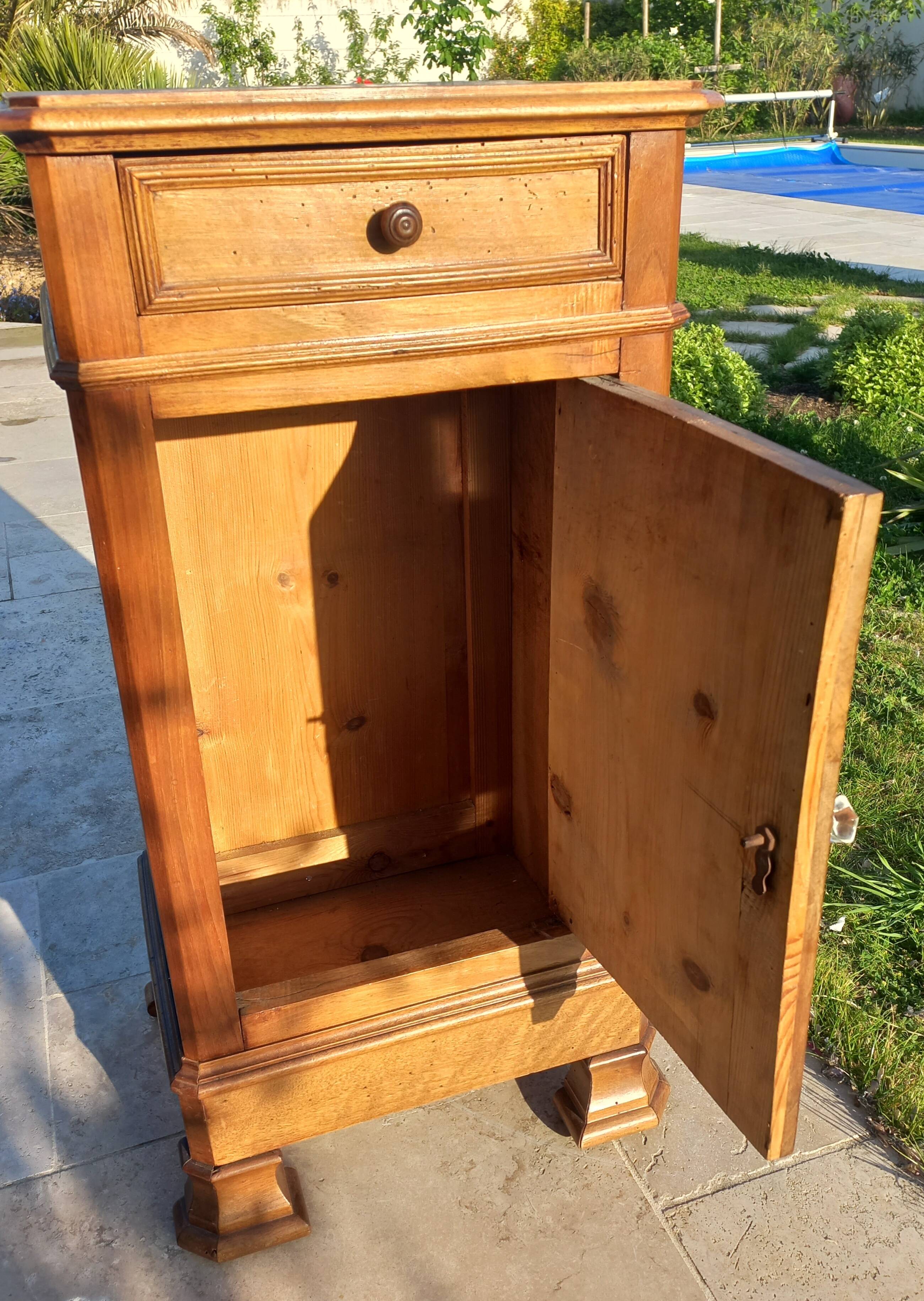 Occasional furniture, walnut bedside table, late 19th century.