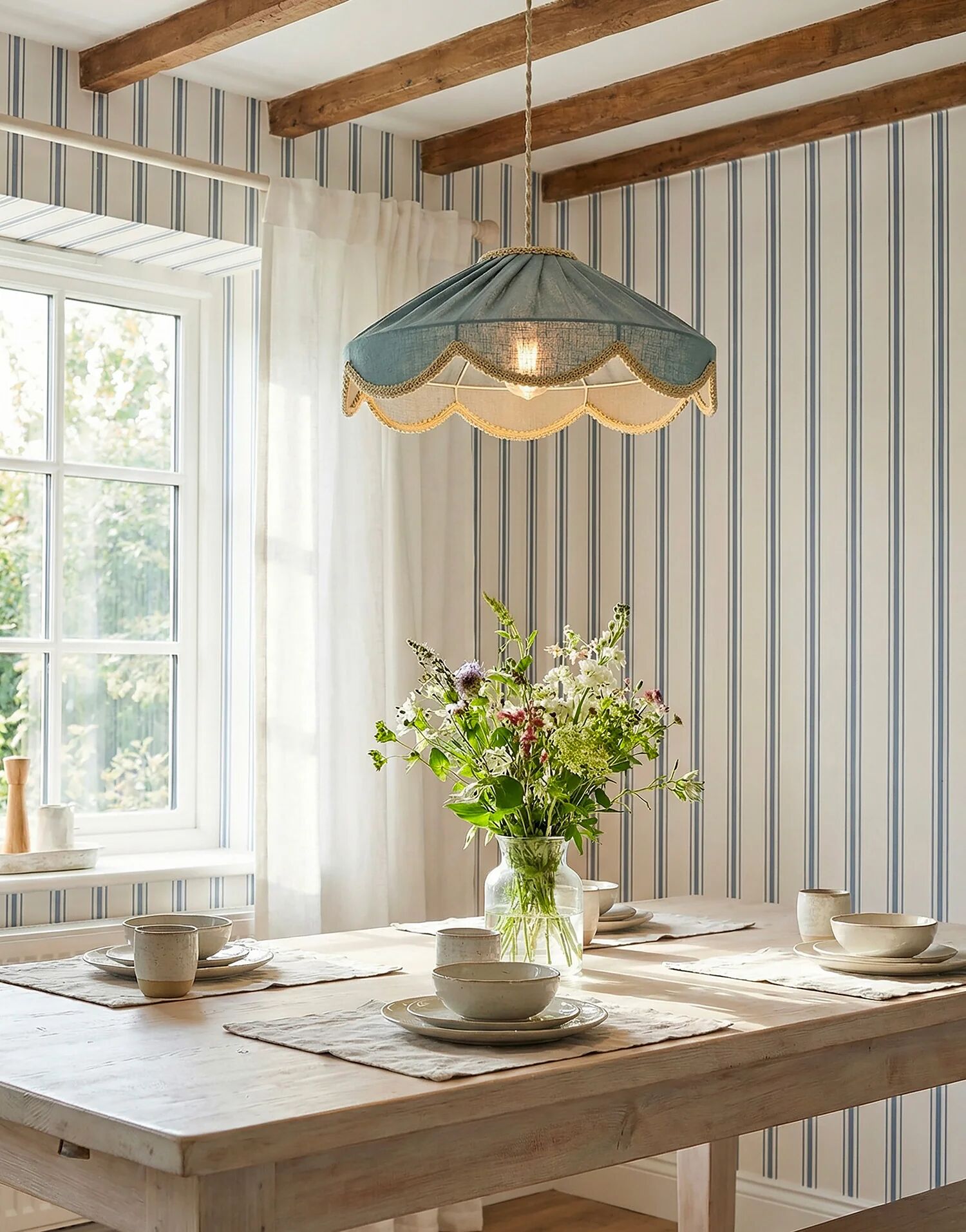 Suspension in a solid floral shape Cosette "mineral blue"