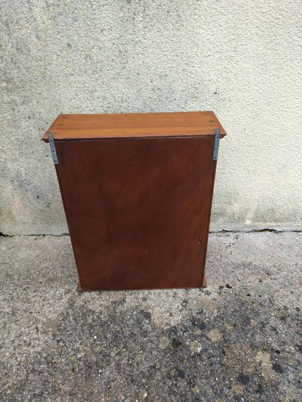 Vitrine en pin ou pitchpin