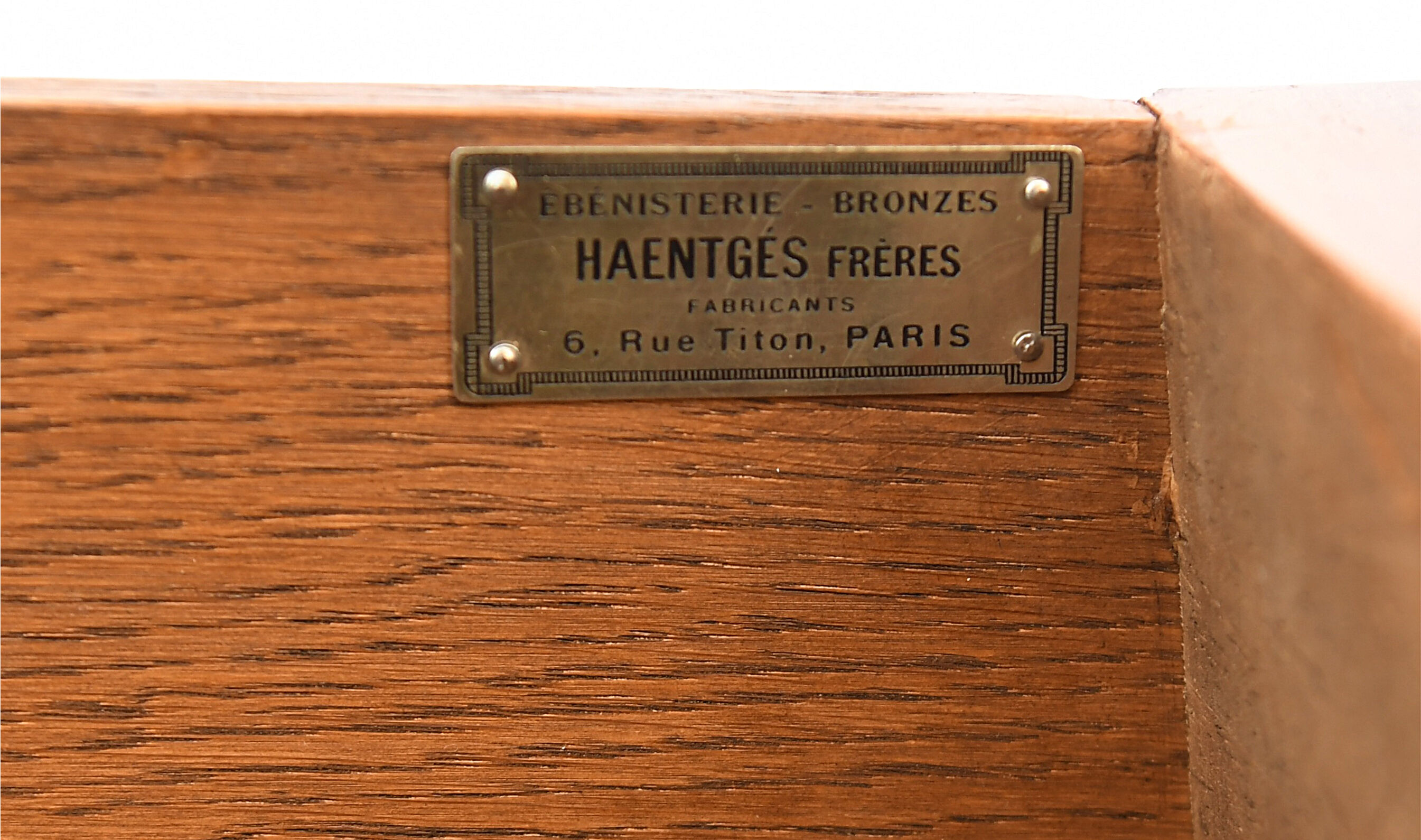 Commode de style Louis XV par Haentges Frères