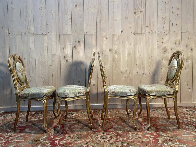 Suite de 4 chaises en bois doré Napoléon III