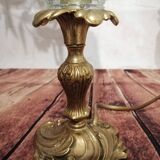 Lampe ancienne sur pieds, globe tulipe en verre moulé
