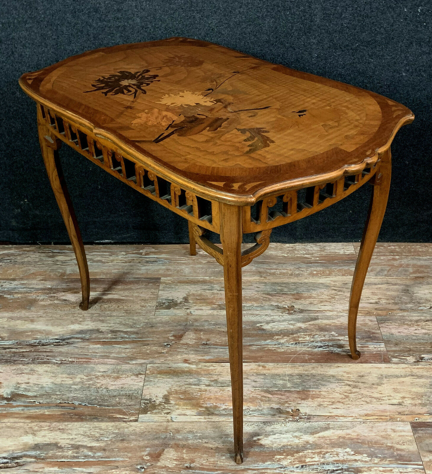 Table d'apparat estampillée École de Nancy vers 1900
