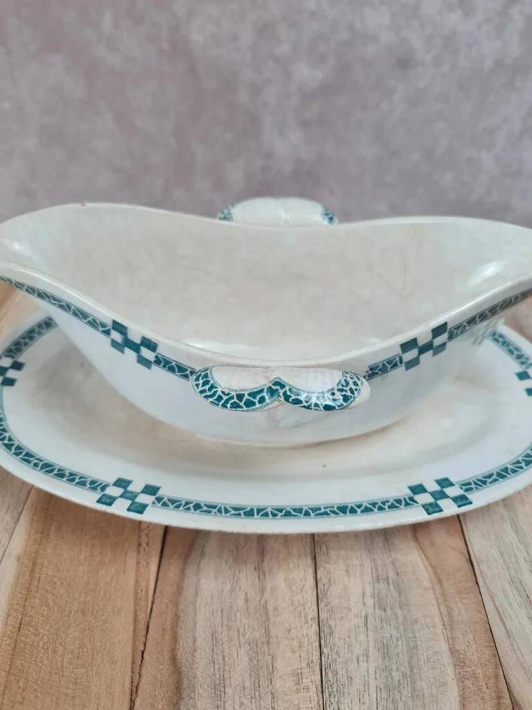 Antique sauceboat Creil & Montereau – Nancy service