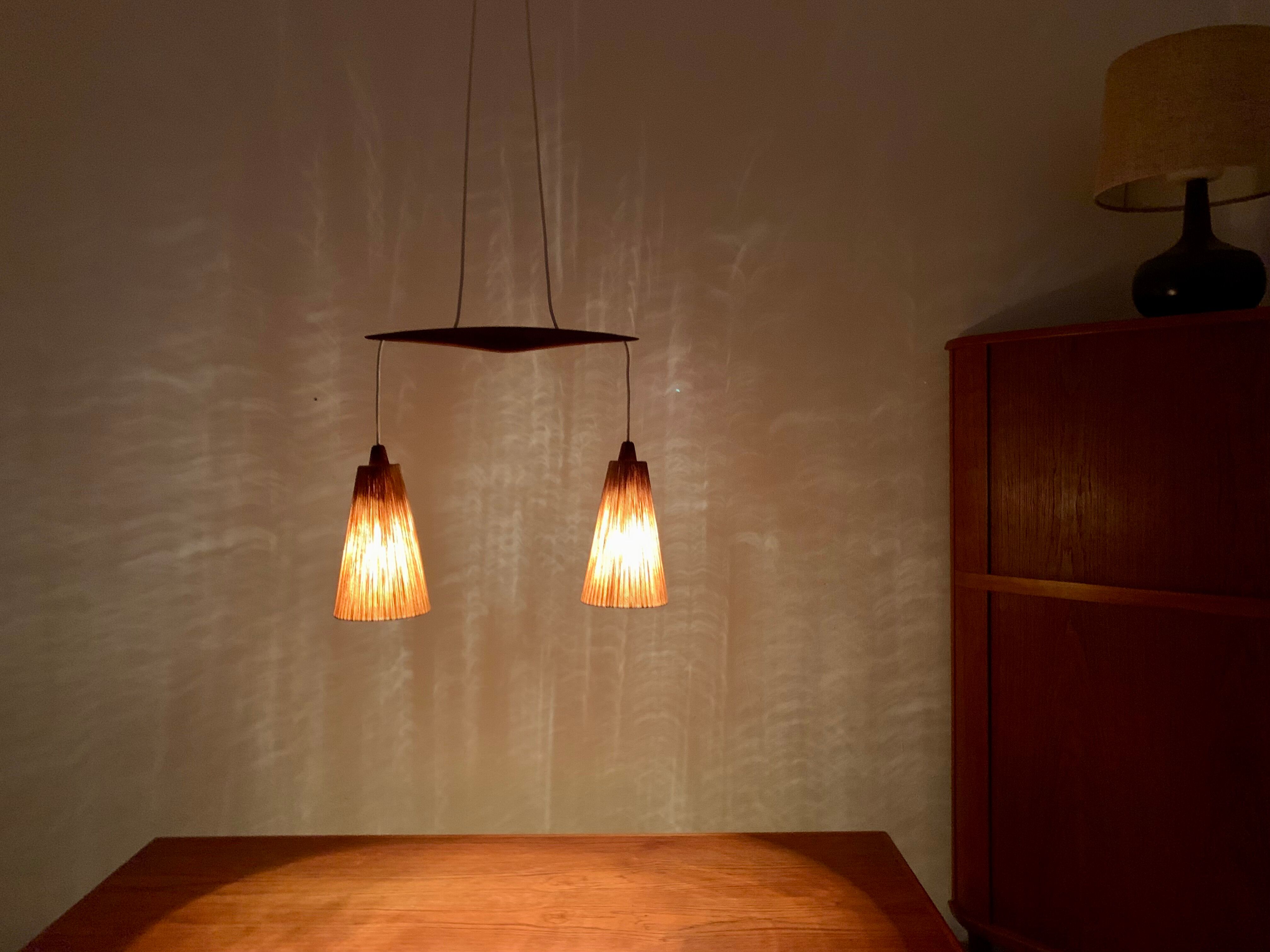 Suspension en teck et sisal par Temde