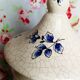 Ancien flacon d'apothicaire fleurs bleues vintage