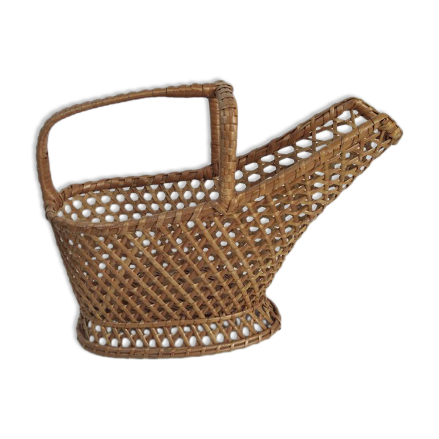 Fluted wicker bottle holder