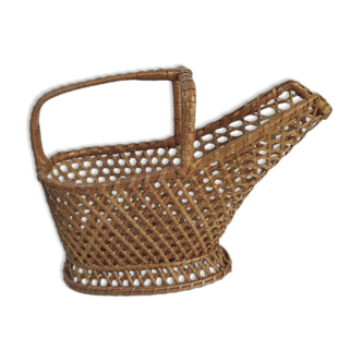 Fluted wicker bottle holder