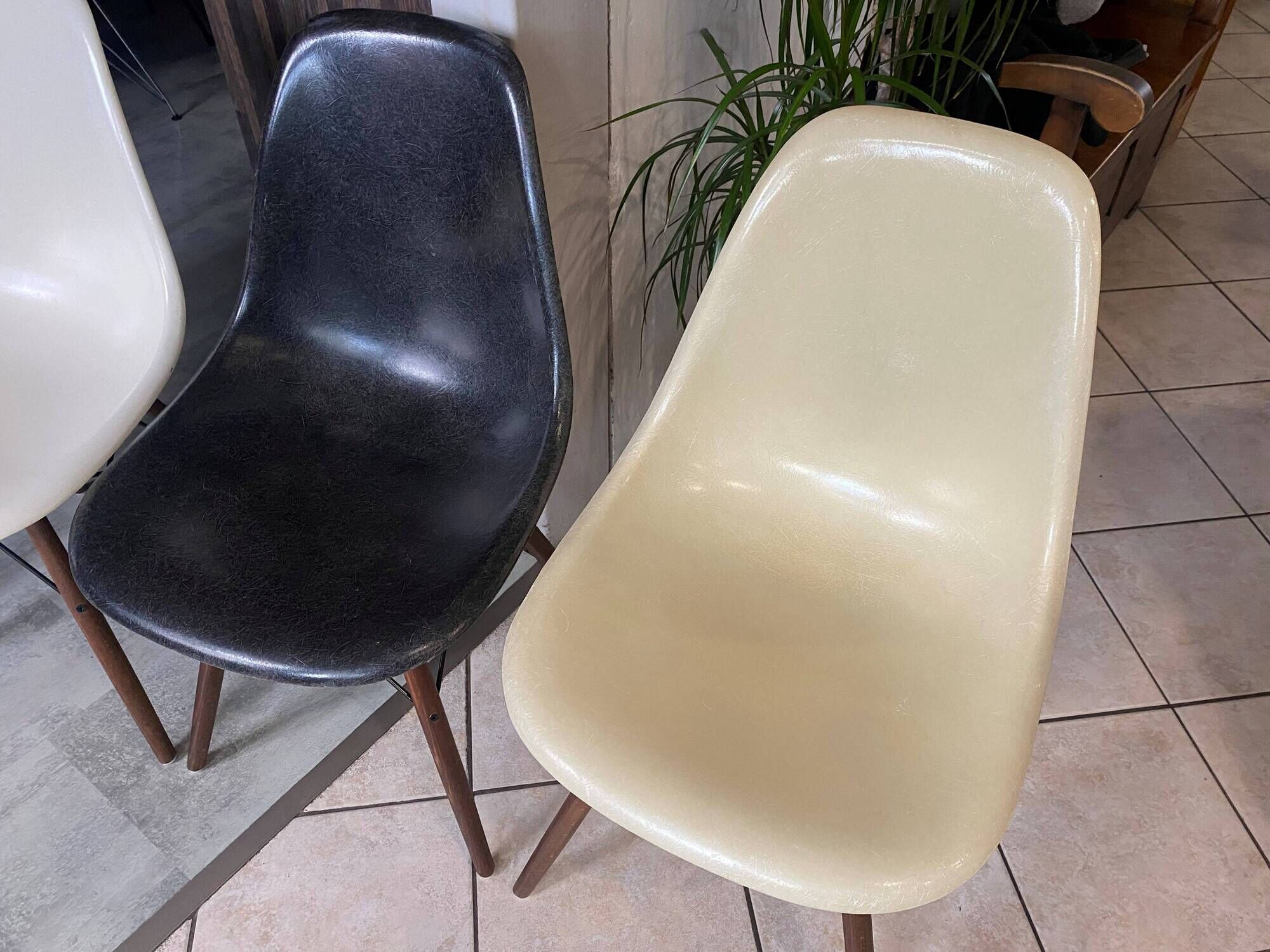 Lot 4 chaises dsw fibre noyer eames herman miller vintage
