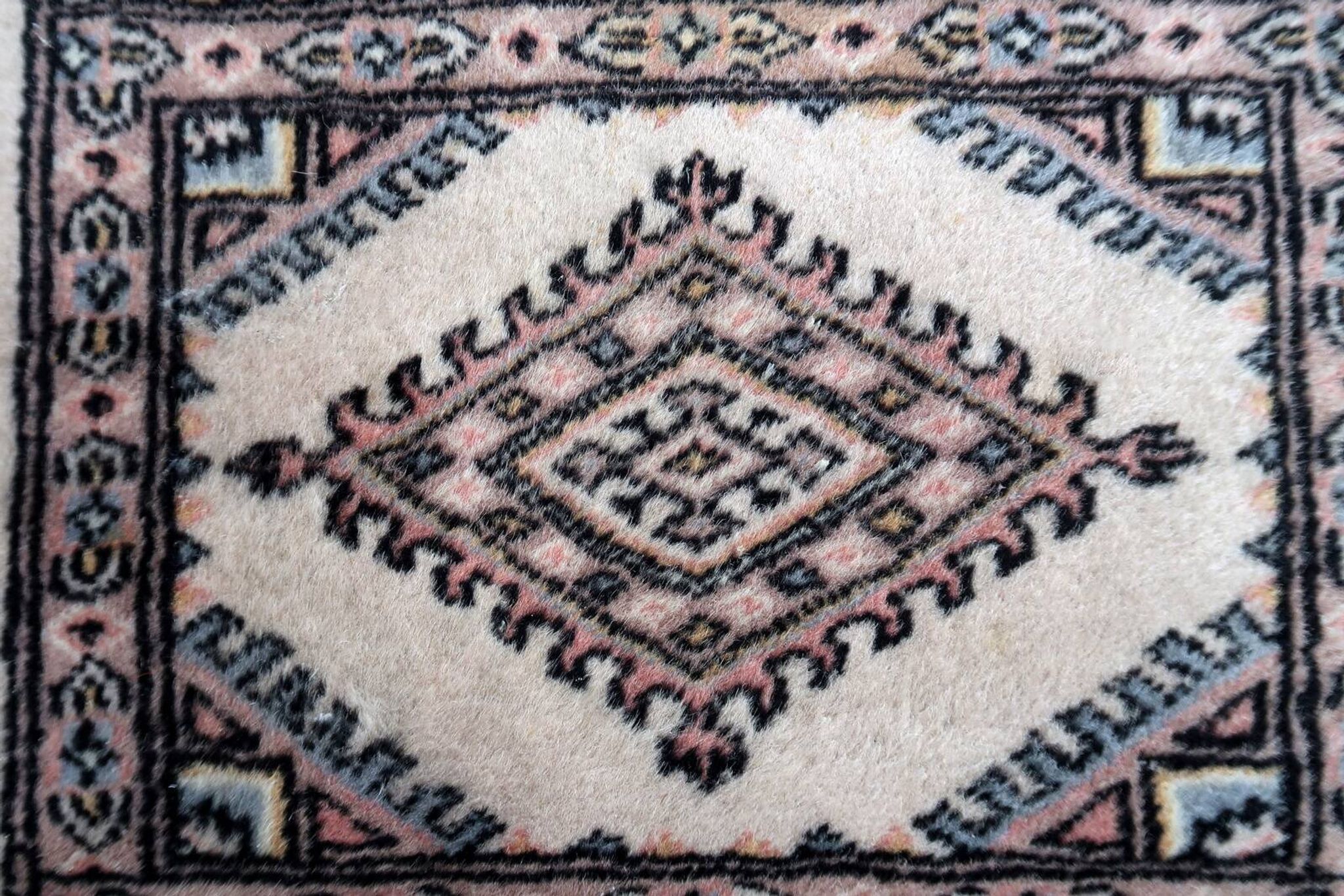 Tapis vintage fait main Boukhara – 39 x 42 cm – Design traditionnel